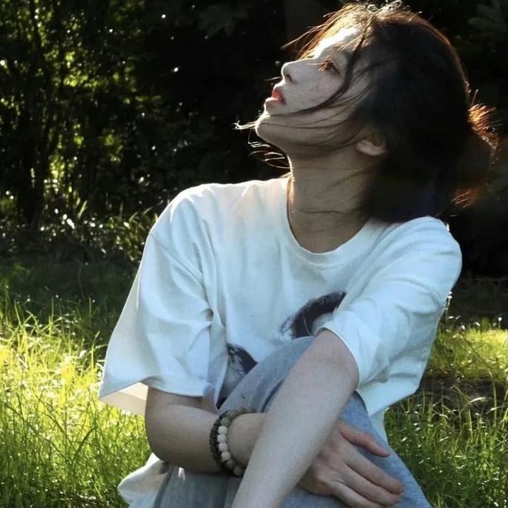 蒙面纱的男子
